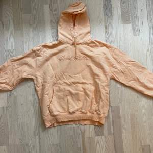 Hoodie från Sweet Sktbs. Sparsamt använd. Bra pris