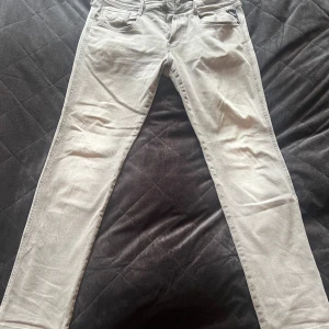 Replay anbass - Ett par gråa replay anbass storlek 34/32 väldigt gott skick. Tveka it på att fråga!