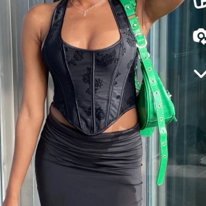 Korsett  - Kommit till användning 2 ggr sitter perfekttt🤩