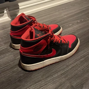 Nike Jordan 1  - Fina jordan 1’s, använda några enstaka gånger. Inga creases eller liknande. 9/10 cond.