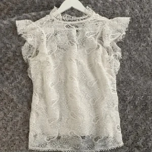 fest topp - säljer pga för stor, men den är super fin!! ❤️