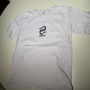 Speak t-shirt - Promotion tees för ett klädesmärke.  Storlek Medium  Helt oanvänd 