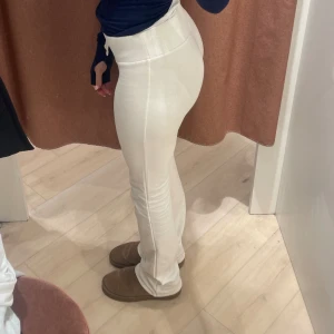 Nelly low waisted yoga pants - Använda endast en gång, lite för tajt där av säljer. Köpta för 350💗