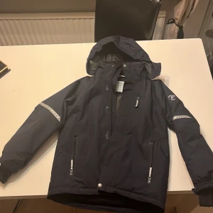 Nya oanvända jackor från polarn o pyret  - Helt Nya Jackor strl 146