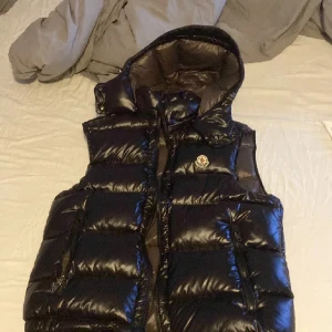 Moncler väst - Har inte använt den så mycket 