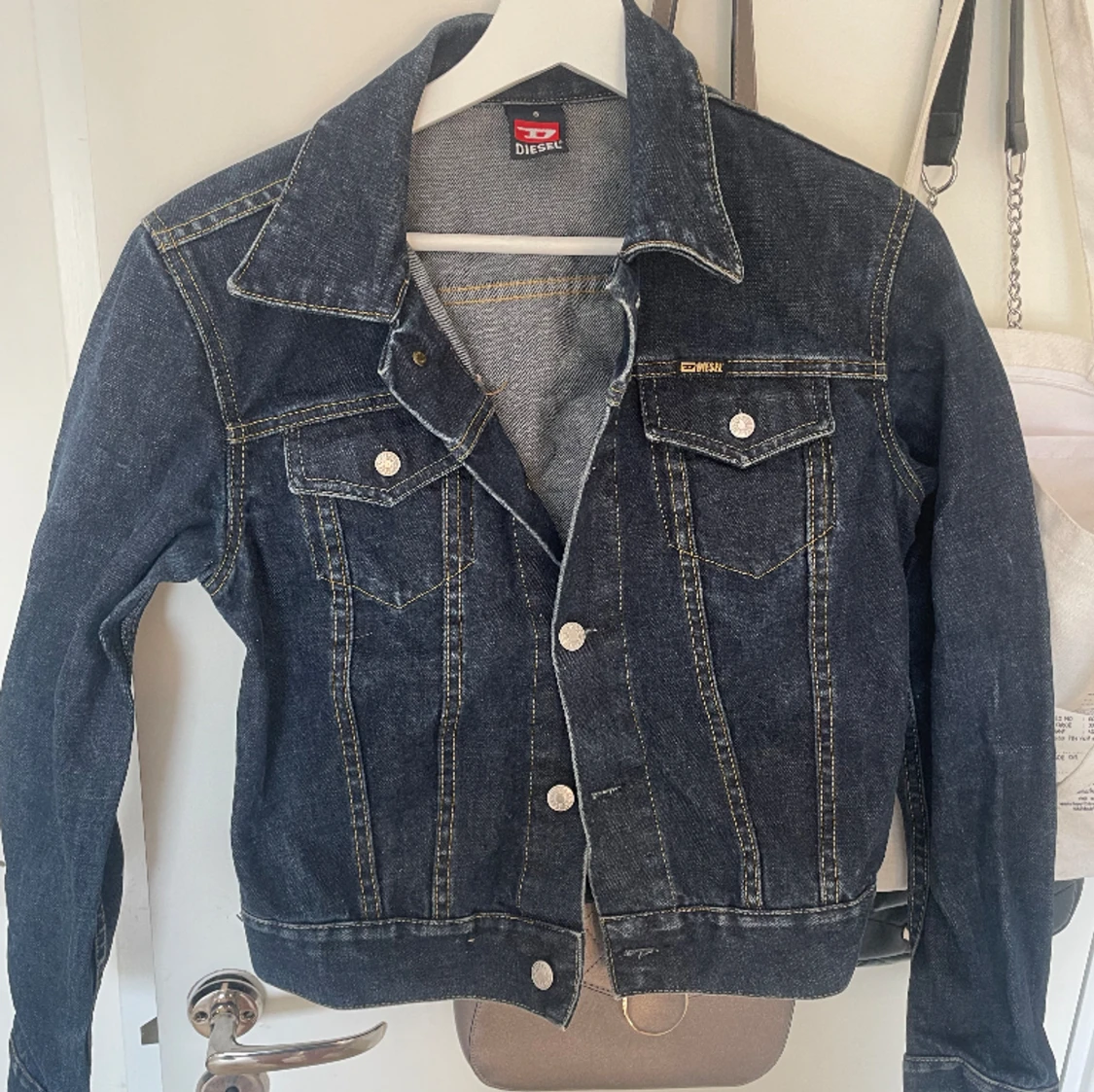 SÅ snygg diesel jeansjacka