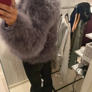 Pälsjacka  - Skitsnygg pälsjacka som jag köpt på secondhand. Första bilden är lånat.💞skriv för mer info 