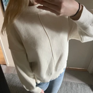 Stickad tröja - Jättemysig och fin tröja! Använd fåtal gånger💞