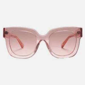 Hej, Jag  säljer mina jätte fina chimi solglasögon i rosa. Den har en jätte bra slik och har ej rörts, Om ni vill ha flera bilder eller olika byten så är jag på.💕