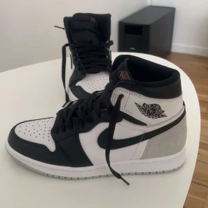 Jordan 1 high  - En helt ny skor. Aldrig använda.  Den passar inte och kan inte lämnas tillbaka