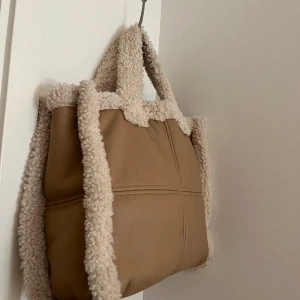 Väska - En superfin väska från Stand Studio.