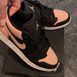 Nike air Jordan  - Säljer min jordans som är köpta på restocks. Storlek 38. Knappt använda och använts med creasing skydd.