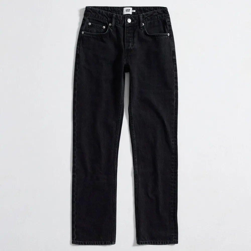 Säljer dessa lågmidjade jeans från lager 157 i storlek S. Originalpris är 400kr, mitt pris är 100kr🙂. Jeans & Byxor.