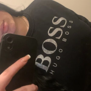 Hugo Boss tröja - Hugo Boss tröja knappt använd.  I perfekt skick