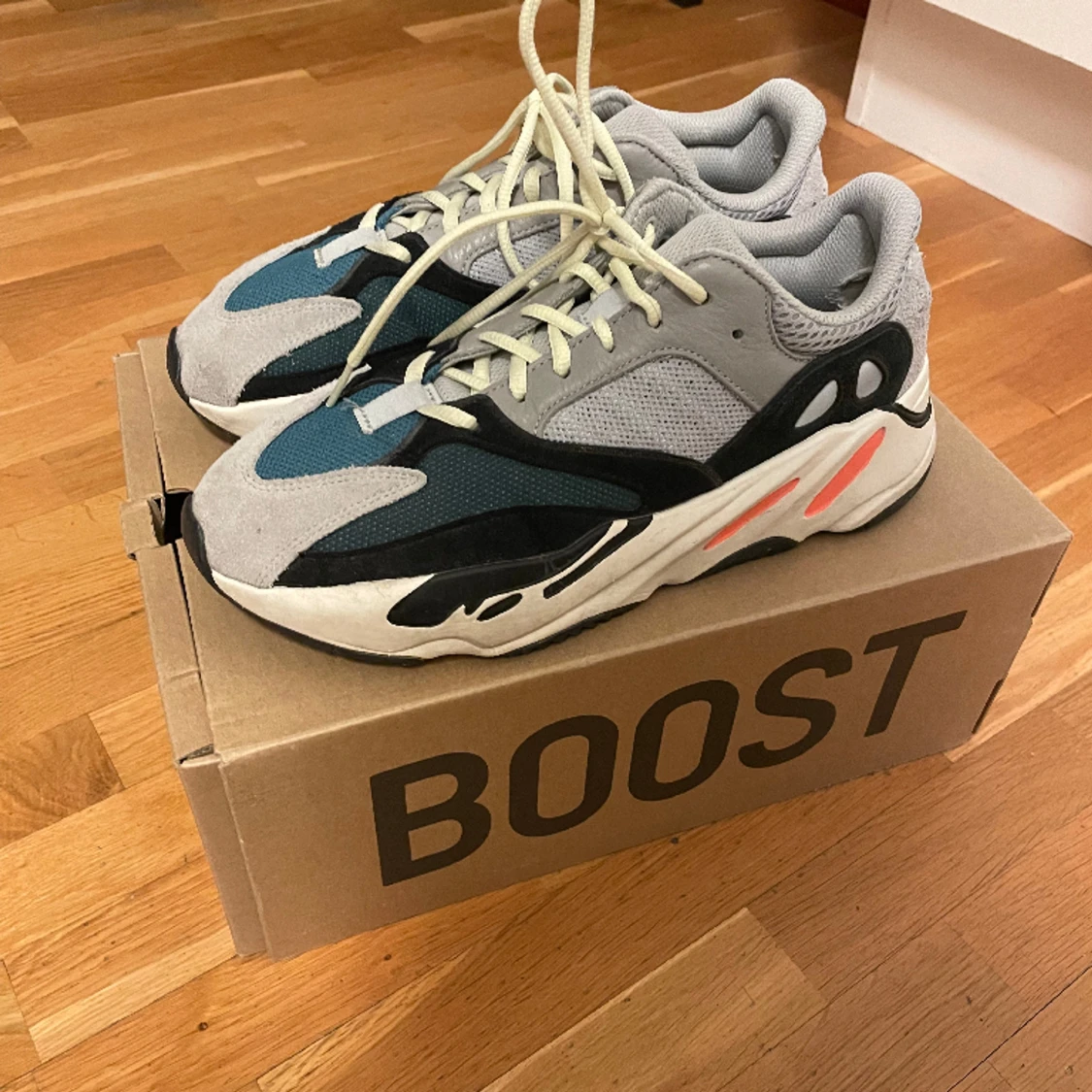 Yeezy 700 waverunner
