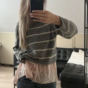 Stickad tröja! - En supermjuk lite tunnare stickad tröja! Från H&M i storlek Xs