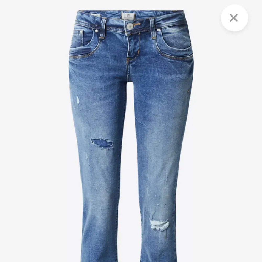 Säljer dessa as snygga lågmidjade jeans från Ltb, nästan helt oanvända och köpta för cirka 700!. Jeans & Byxor.