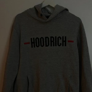 Hoodrich  - Köpte den här från London det är en tracksuit till kommer med byxor 