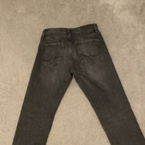 Jeans Jack and Jones  - Ett par jeans storlek 30/32 från Jack and Jones regular fit. 