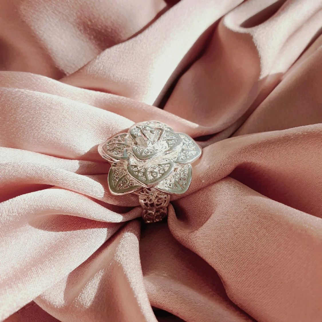 Detaljerad ros ring i silver - 90