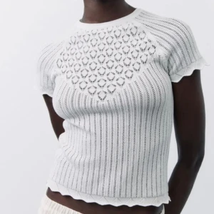 Vit zara topp - Snygg slutsåld vit zara topp. Samma som den trendiga svarta zara toppen😻