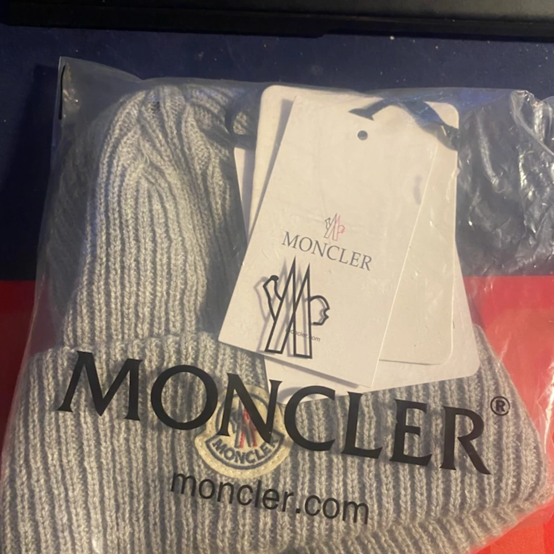 Moncler mössa - 90