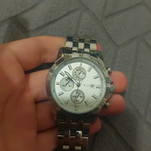 Klocka - Fin klocka. Kan mötas i skåne eller frakta.