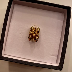 Edblad ring  - Säljer min Edblad ring då den inte kommer till användning! Ett år gammal och har inga skador. Storlek 17,5mm💗