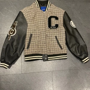 College jacka  - Skick: nyskick/begagnad  