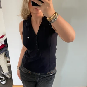 Peak Performance topp - Säljer denna toppen från Peak Perfromance i Storlek M, passar mig som brukar använda S-M. Pris kan diskuteras, hmu om du har frågor eller önskar fler bilder!💞