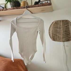 Ribbad Square neck body  - Den är ribbad och sitter såååå snyggt med den perfekta urringningen