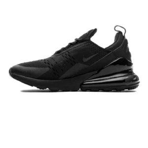 Air Max 270 - Säljer mina air Max 270 skor. Ny pris 1699kr säljer för 650kr. Använda några gången men ändå fint skick💕