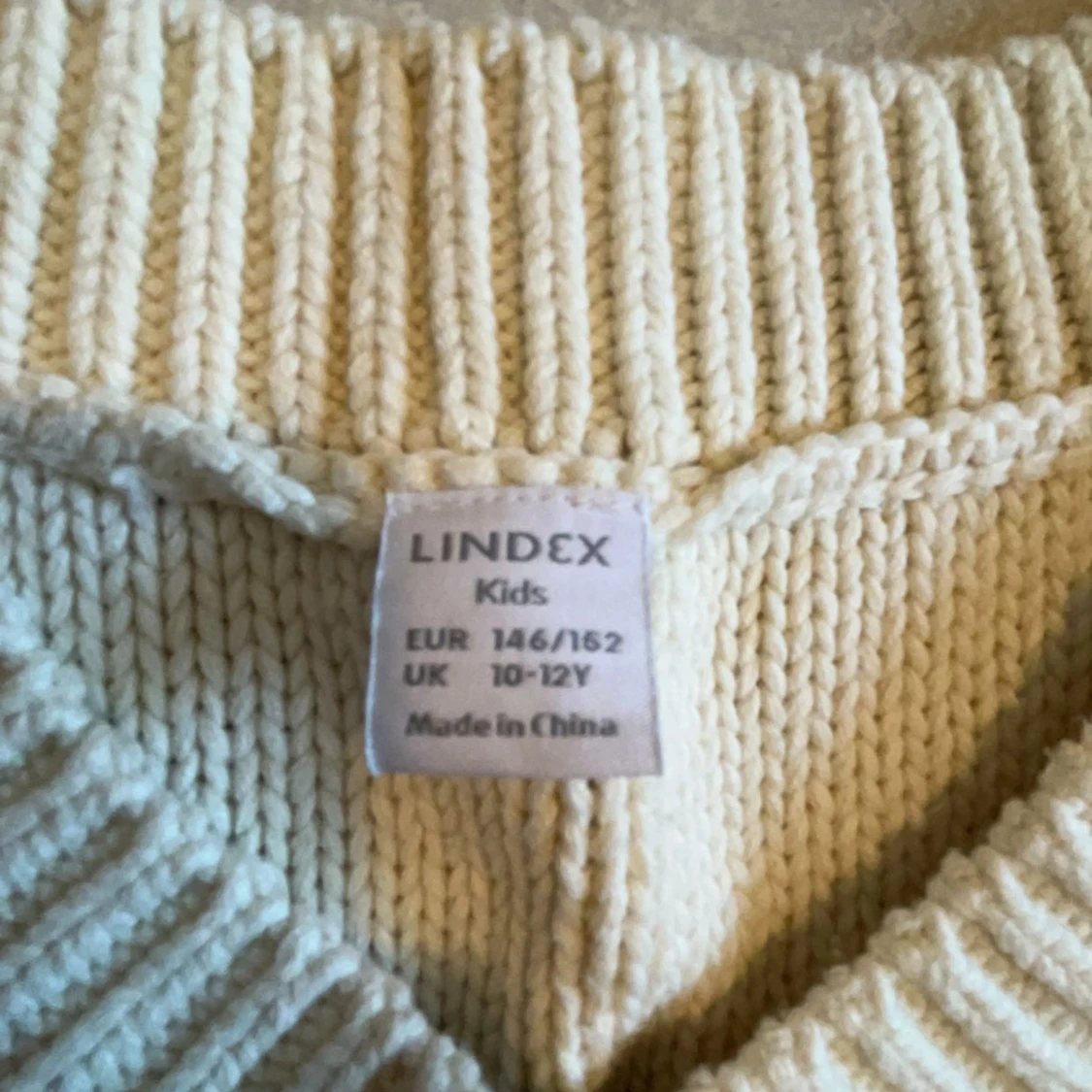 Sött stickad överdragskofta - 90