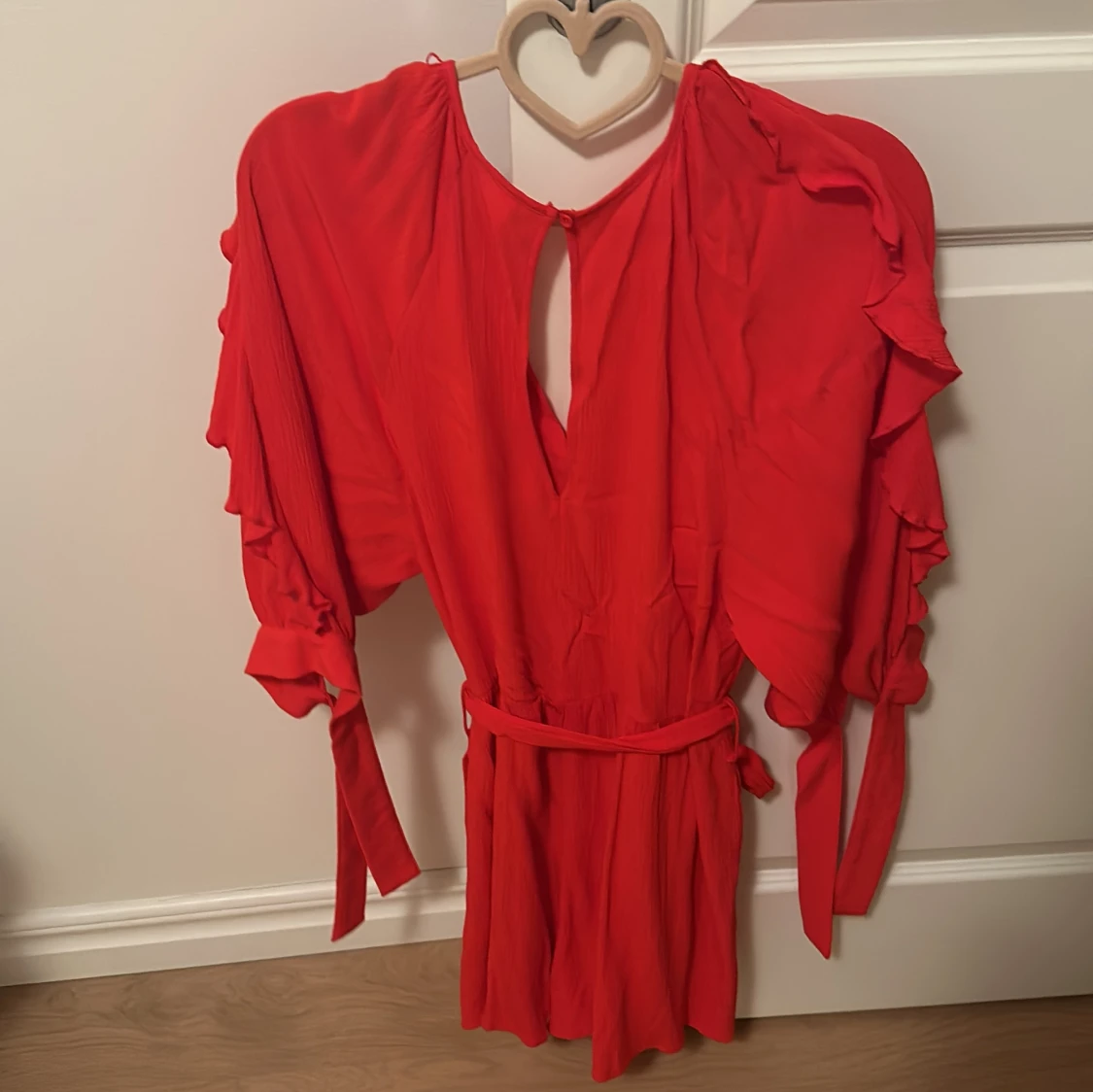 Röd H&M klänning - 90