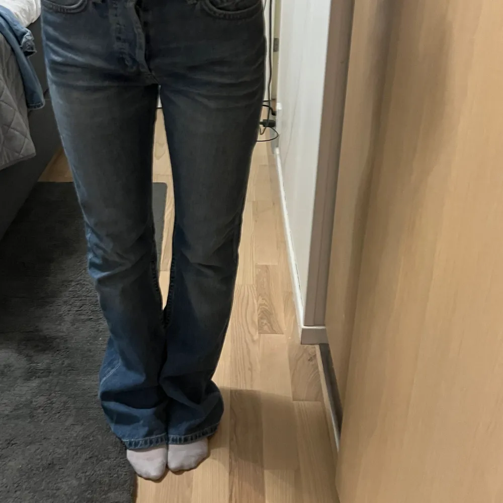 Super snygga lee jeans som tyvärr är för långa för mig och inte kommer till användning, strl W26 L32. Jeans & Byxor.