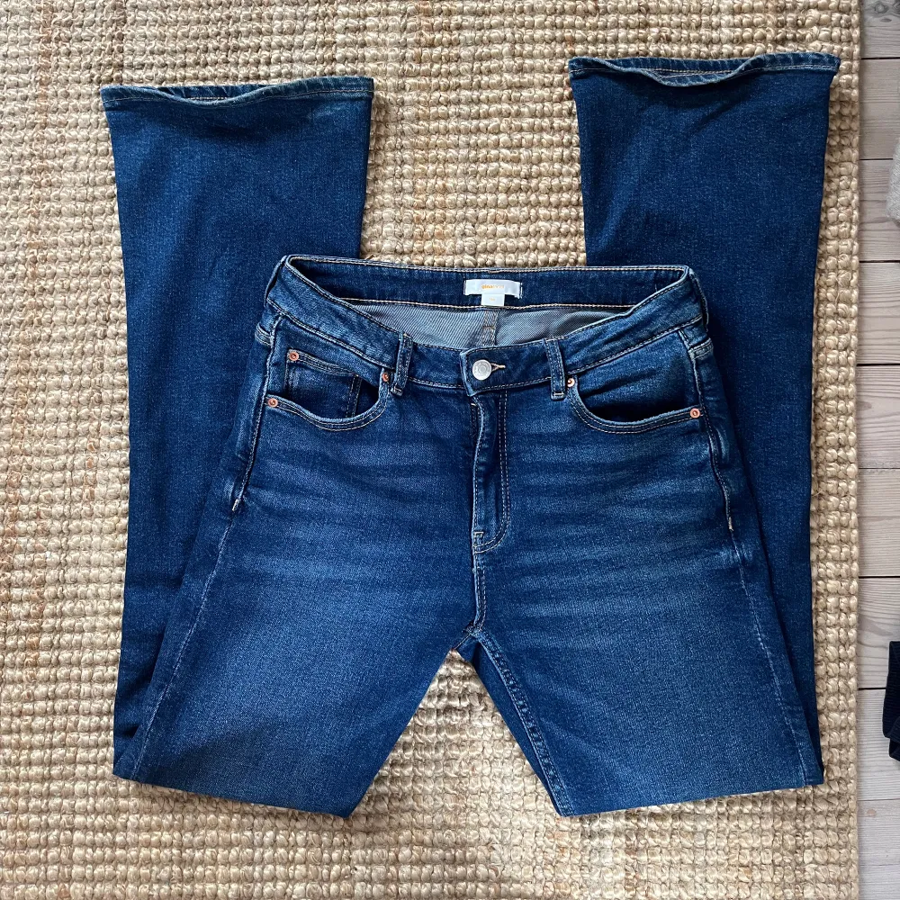 Säljer dessa jeans som inte har någon tecken av användning då de bara är använda 1 gång!❤️Från Gina tricot. Jeans & Byxor.