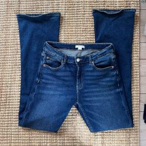 Säljer dessa jeans som inte har någon tecken av användning då de bara är använda 1 gång!❤️Från Gina tricot