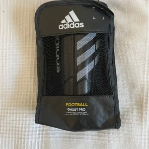 Benskydd - Säljer dessa benskydd ifrån Adidas då jag inte använder dom längre.