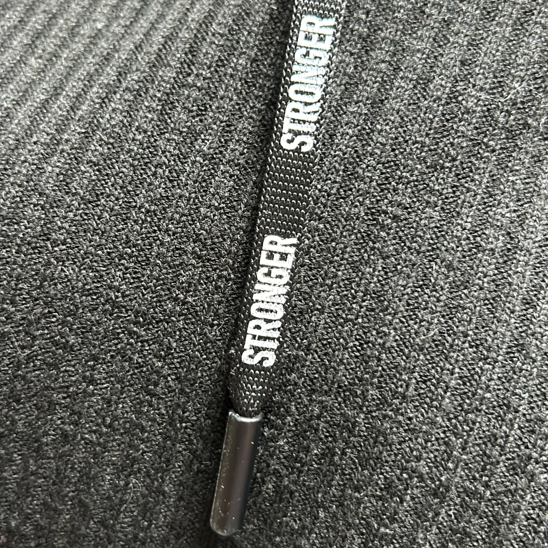 Tunn hoodie från stronger - 93