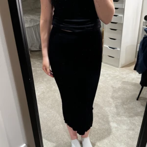 kjol - Svart ribbad kjol från HM i nyskick!🖤