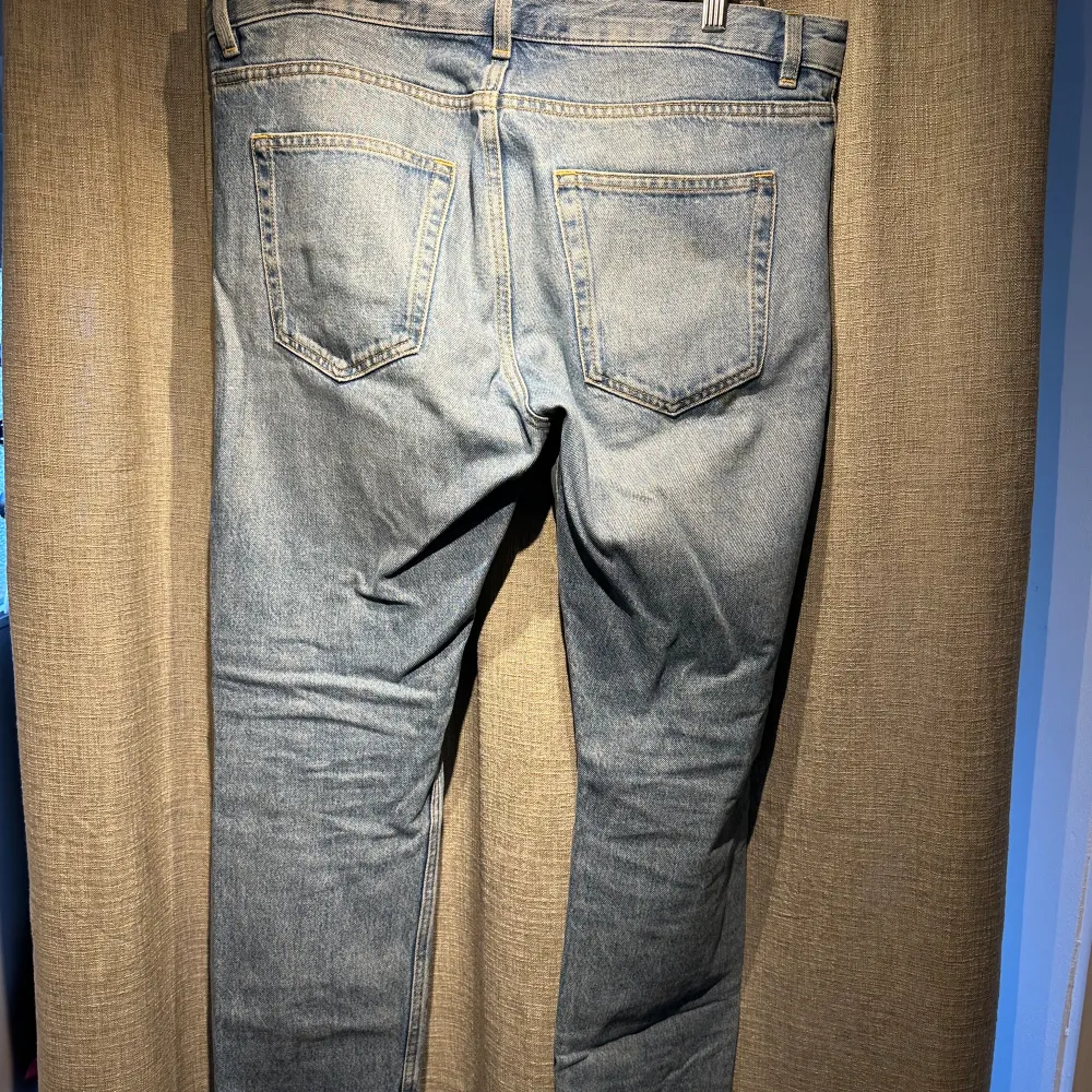 Jeans från Arket, använda men i gott skick! Straight fit. Jeans & Byxor.