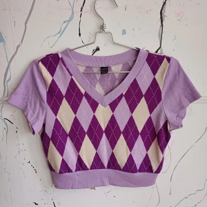 Tröja - Söt tröja från Shein!  Ribbade ärmar och tunt stickad i övrigt. 