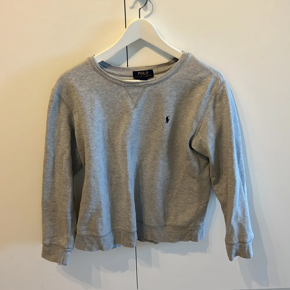 Sweatshirt från Ralph Lauren grå L/14-16. Tröjor & Koftor.