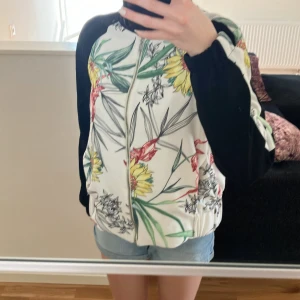 Zara kofta - Jätte bra skick säljs inte lägre på zara, storlek xs men passar till s också