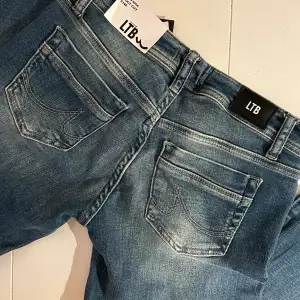 Helt nya LTB jeans Valerie i st 26/34. Säljer då jag köpte fel färg😋