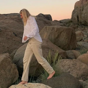 Beiga byxor - Beiga byxor köpta secondhand💕