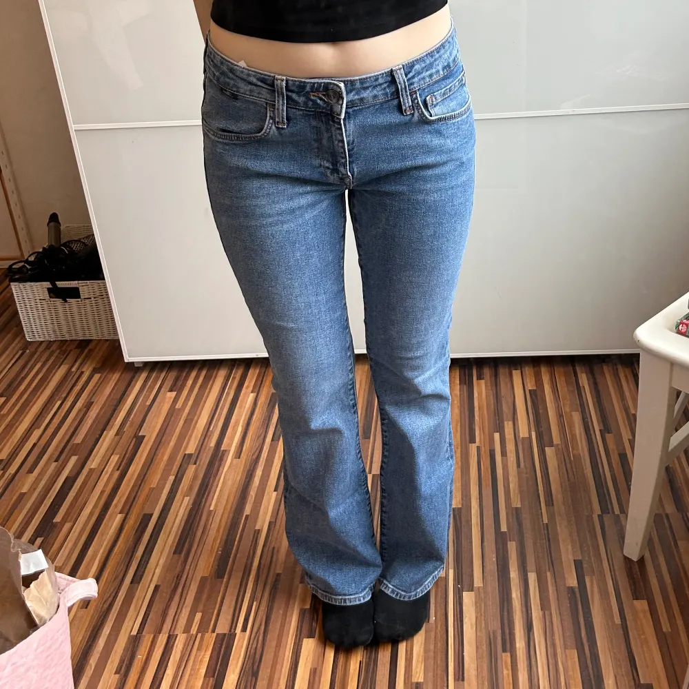 så snygga basic lågmidjade bootcut jeans!✨✨. Jeans & Byxor.