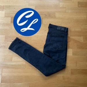 Tiger of Sweden Jeans  - Hej! Nu säljer vi dessa Tiger of Sweden jeansen! Jeansen är i bra skick. Storlek 32/32. Tveka inte att höra av dig vid minsta fråga eller fundering!👍