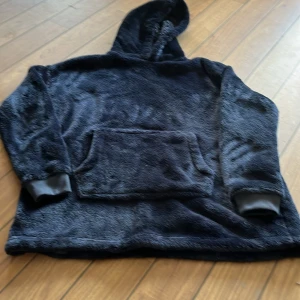 Hoddie - Mjuk och tjock hoddie. Knappt använd