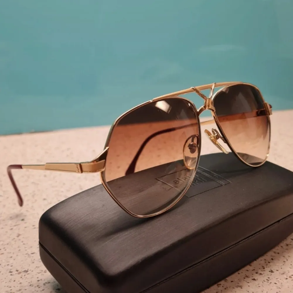 Yves Saint Laurent 8806 80's YSL luxury shades elegant 1980s sunglasses by Yves Saint Laurent LUXURY: gold-plated frame with titanium parts a true alternative to the ordinary 'Aviator-style NO RETRO shades, but a rare old 80's ORIGINAL Made for both . Accessoarer.